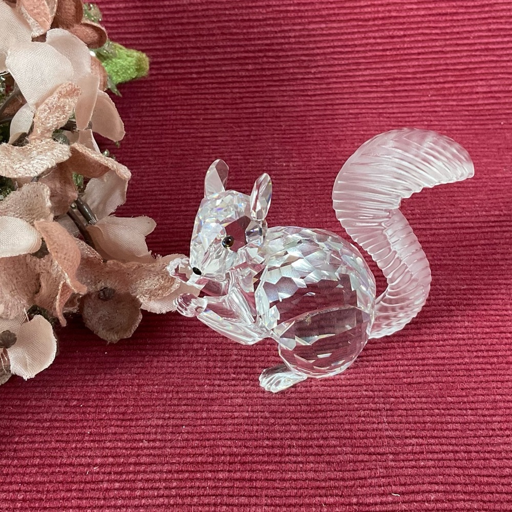 Swarovski Crystal 7400 097 001 SCS 10th Anniversary Squirrel Frosted Tail